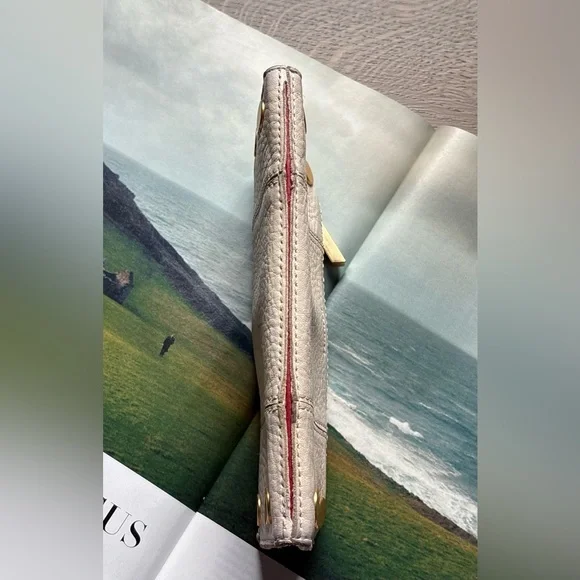 Hammitt 110 North Pebble Leather Wallet In Calla Lilly White/Brushed Gold - Picture 14 of 15